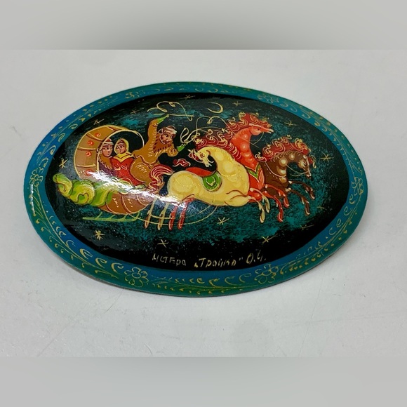 Vtg Soviet Era Russian Artist Signed Hand Painted Lacquer Pinback Brooch - Picture 8 of 15